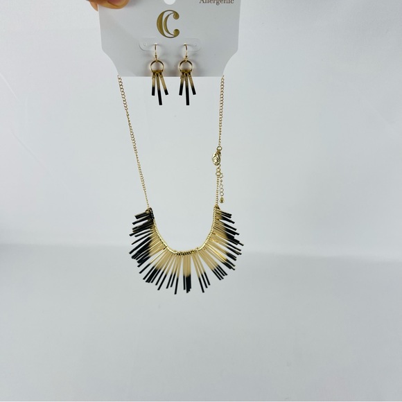 Charming Charlie Gold Tone Long Necklace And Earrings Set New - Picture 7 of 12